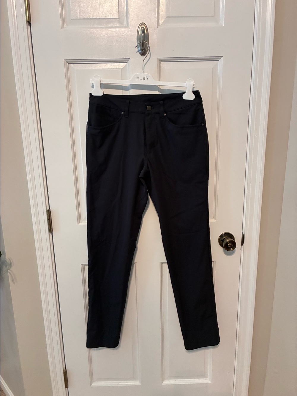 Lululemon men’s size 30 black pants.